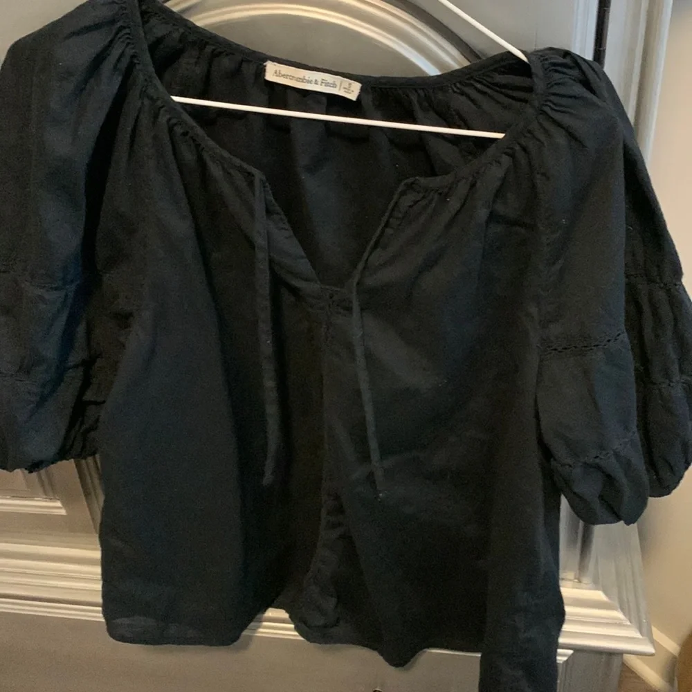Abercrombie black blouse small